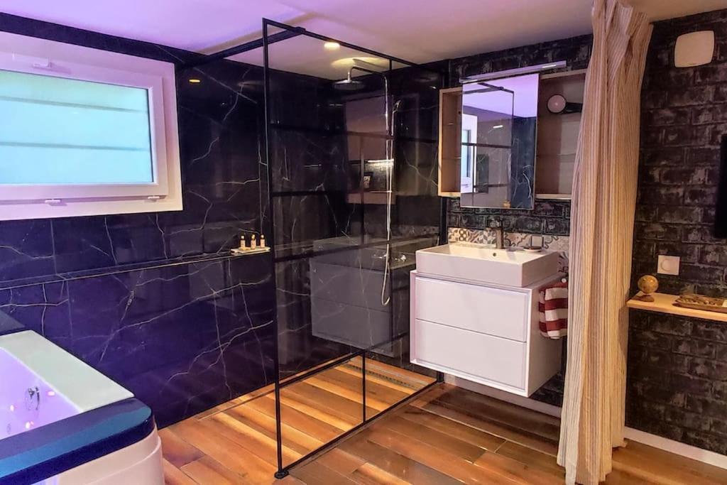 Studio Paisible Et Balneo Vezin-le-Coquet Bagian luar foto